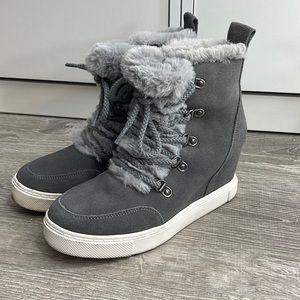 Steve Madden Lift Faux Fur Wedge Sneakers Gray 7.5